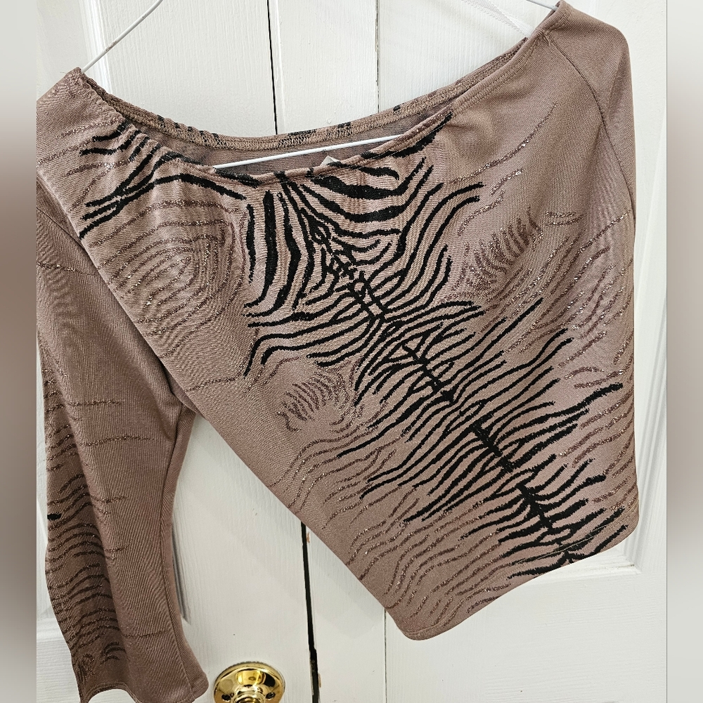 1 shoulder animal design top - Picture 3 of 7